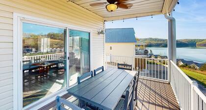 Spacious lake view cabin w/ boat slip, resort pool, golf, marina access