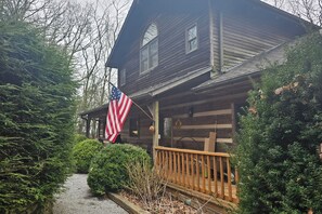 Exterior - Reconnect with nature in this cozy, dog-friendly mountain retreat with Views (Scaly Mountain)
