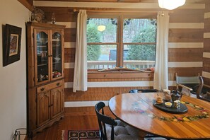 Dining - Reconnect with nature in this cozy, dog-friendly mountain retreat with Views (Scaly Mountain)