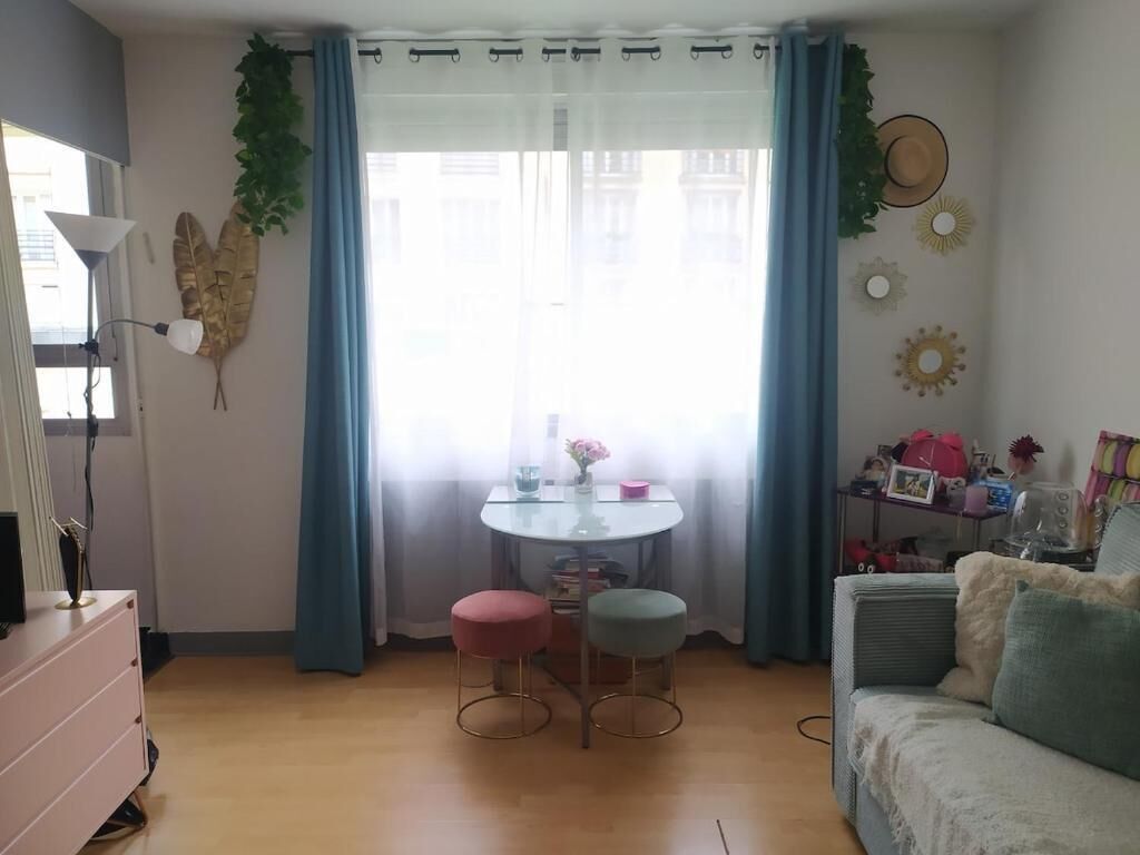 Een smart-tv en een stereo