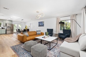 Smart TV, fireplace, video games, offices