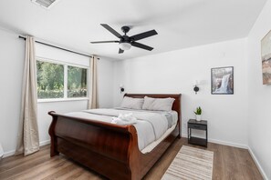 6 bedrooms, desk, iron/ironing board, free WiFi