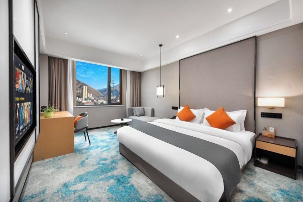 Immersive Mountain-View Double Bed Room (Zero Pressure Deep Sleep, Comfortable Space, Scenic Yushan View)