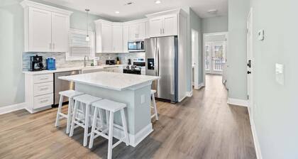 113B12- Sleeps 20, Pool, Steps to the beach