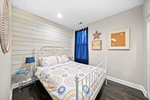 4 bedrooms, WiFi, bed sheets