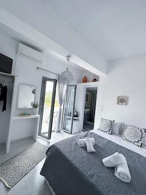 Fer et planche à repasser, Wi-Fi gratuit, draps fournis