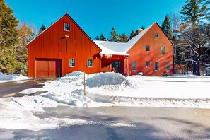 Exterior - Spacious retreat with peaceful seclusion, Wifi, Patio & BBQ Grill (Freeport)