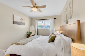 2 bedrooms, desk, iron/ironing board, WiFi