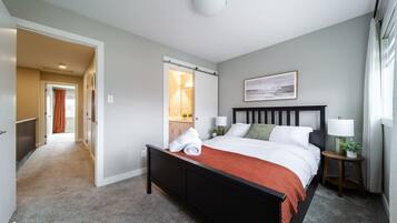 2 soverom, strykejern/-brett, reiseseng for barn og wi-fi (inkludert)