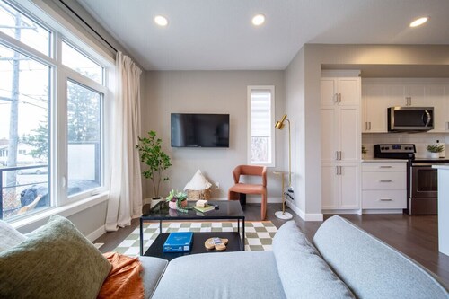 Garage |Near WEM | Disney+ | 2 BR w/ Ensuites