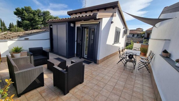 Unclassified image, 1 of 23, button - Super-accessorised house suitable for families (San Gregorio di Catania)