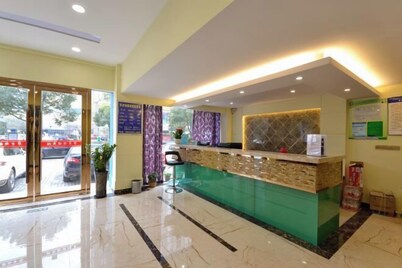 Huaji Business Hotel