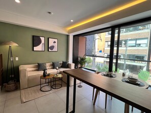 Smart TV y chimenea