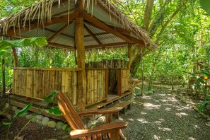 Property grounds - Beachfront Treehouse in Punta Uva - Bedroom w AC (Puerto Viejo de Talamanca)