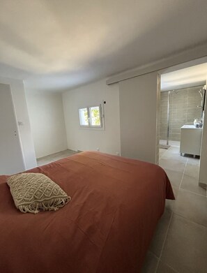 4 bedrooms, WiFi, bed sheets