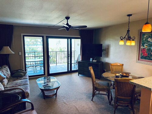 Panoramic view. 1-bedroom resort with WiFi and fitness room in lovely Koloa