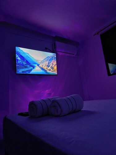 Charming 2-bedroom apartment with WiFi, AC in lovely Guadalajara de Buga