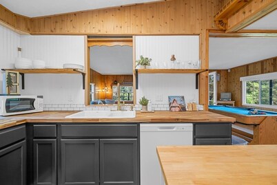 CDA Lake-Kayaks-Hot Tub-Boat Slip & More!