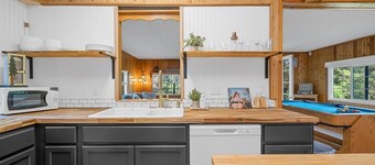 CDA Lake-Kayaks-Hot Tub-Boat Slip & More!