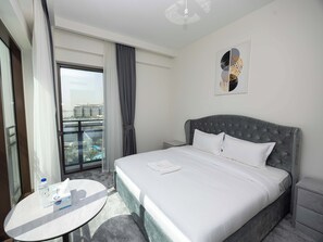 3 bedrooms, in-room safe, desk, iron/ironing board