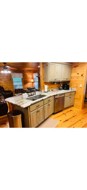 Microwave, oven, stovetop, dishwasher - Family Fun Cabin - Hot Tub - Fire Pit - Games - Sleeps 9 - Ellijay, GA (Ellijay)