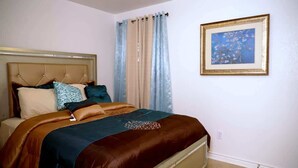 A bedroom with a bed, curtains, a framed picture, and a headboard. - Peaceful Stay Near Fort Cavazos (Copperas Cove)