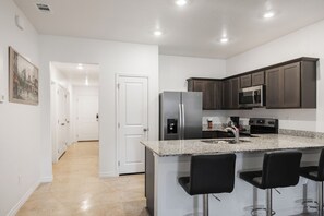 Mikroaaltouuni, uuni, liesi, astianpesukone