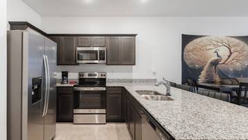 Micro-ondes, four, plaque de cuisson, lave-vaisselle