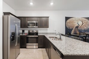 Mikroaaltouuni, uuni, liesi, astianpesukone