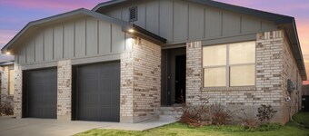 QUIET Peaceful CUL-DE-DAC Retreat/ With WIFI