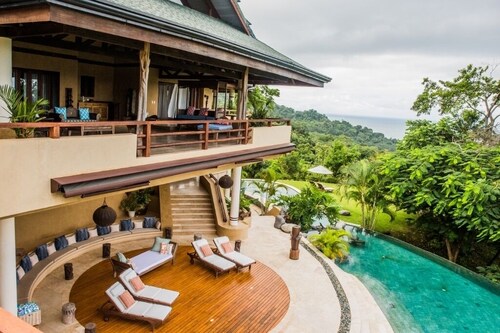 Spacious 7-bedroom villa in tranquil Mal Pais witj incredible Ocean Views