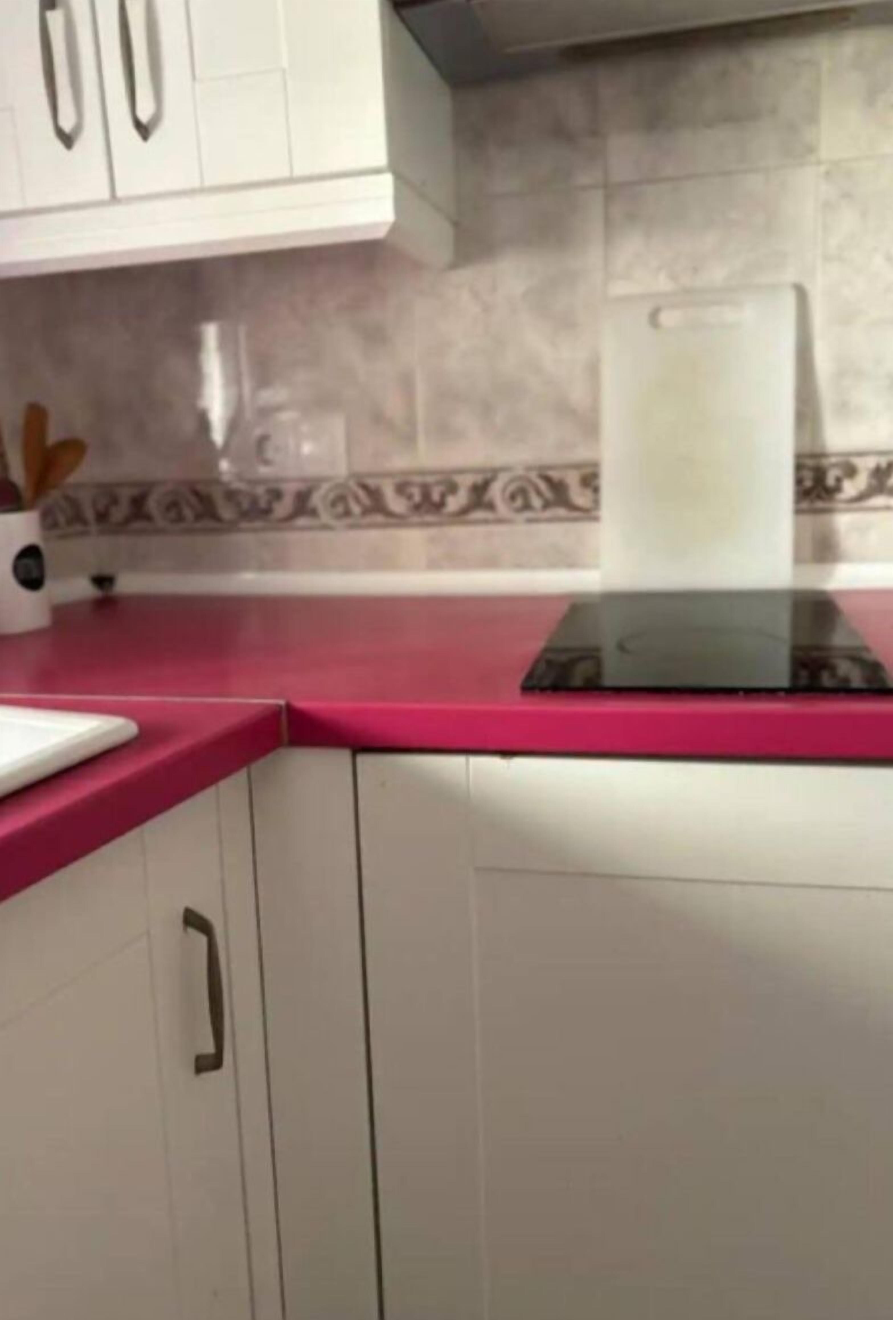 Refrigerador, microondas, horno y cafetera y tetera 