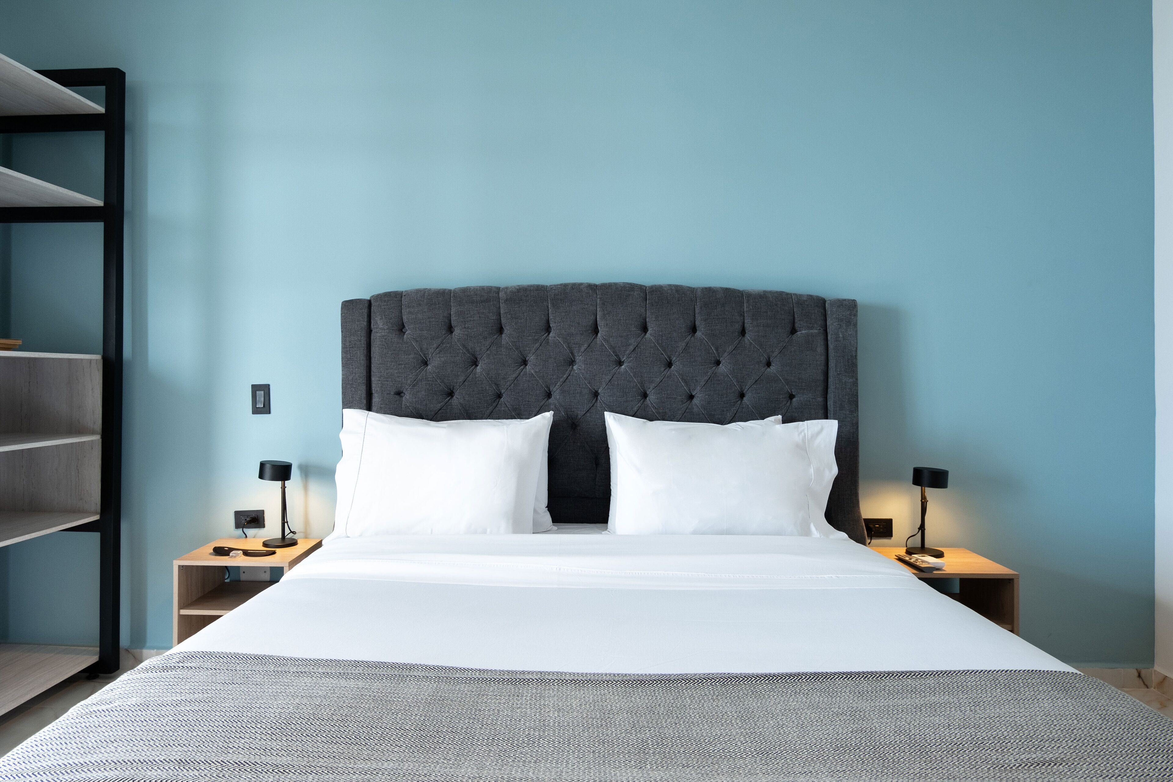 Décoration personnalisée, fer et planche à repasser, Wi-Fi gratuit