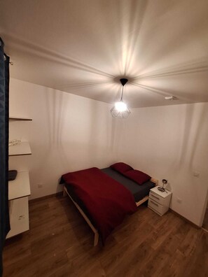 1 bedroom, desk, iron/ironing board, free WiFi