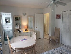 2 bedrooms, desk, iron/ironing board, free WiFi