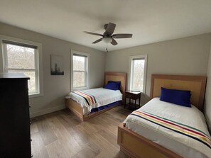 6 bedrooms, WiFi, bed sheets, wheelchair access