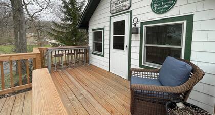 Spacious 6-bedroom house in charming Williams Bay with WiFi, AC