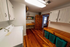 Interior - Charming 2-bedroom house in fabulous Breaux Bridge with WiFi, AC (Breaux Bridge)