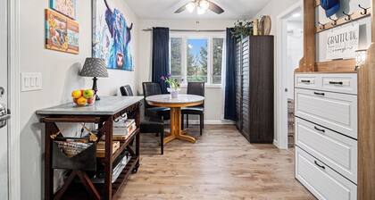 Charming 2-bedroom bungalow in lovely West Council Bluffs with WiFi, AC