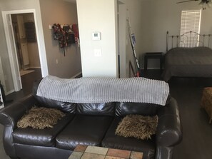 1 chambre, fer et planche à repasser, Wi-Fi, draps fournis