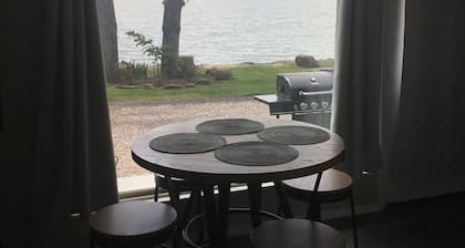 Charming 1-bedroom house with WiFi, AC in serene Perryville, close to Petit Jean