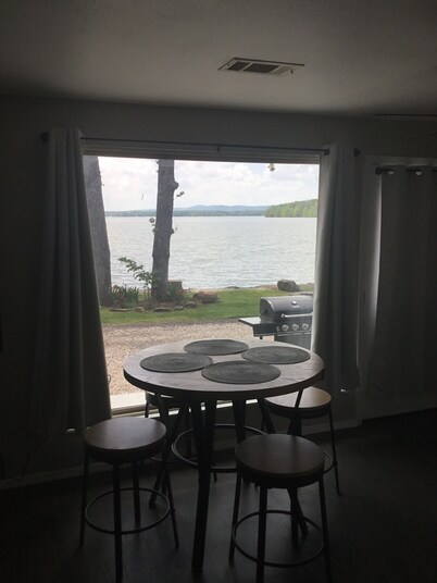 Charming 1-bedroom house with WiFi, AC in serene Perryville, close to Petit Jean