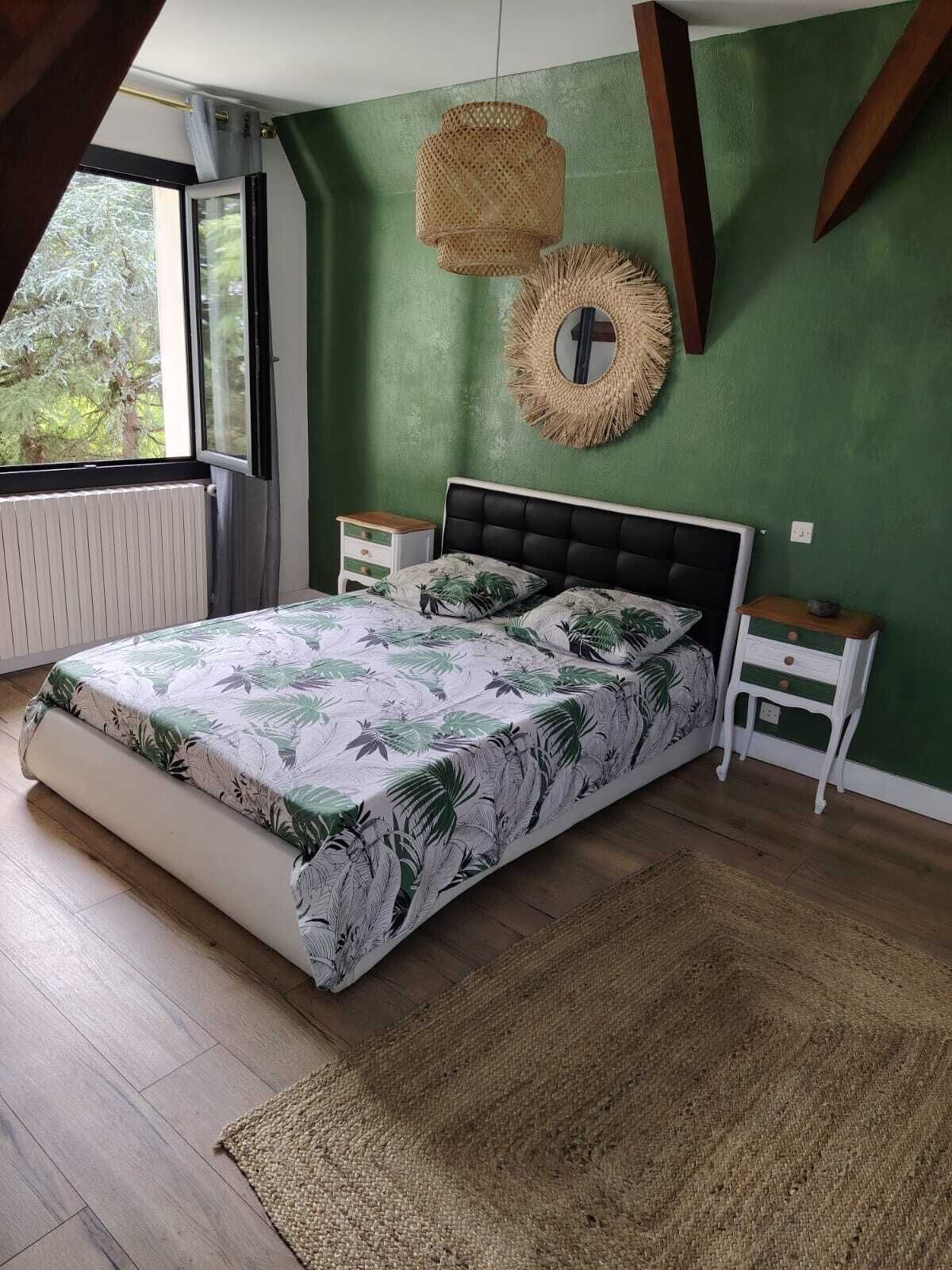 3 chambres, fer et planche à repasser, Wi-Fi, draps fournis