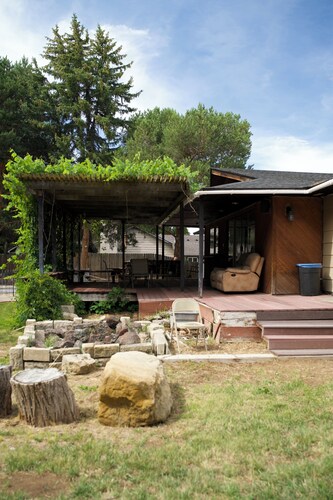 5BR Family Oasis in Boise – Sauna, Spa, Backyard Trampoline & 2-Story Playhouse