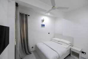 1 habitación, tabla de planchar con plancha, wifi y ropa de cama 