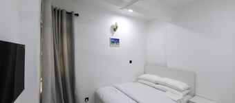 Seaside Room by Lin Residences (Shared Apartment)