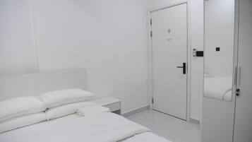 1 habitación, tabla de planchar con plancha, wifi y ropa de cama