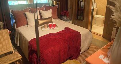 Historic Cornell Inn - Cozy Berkshires Retreat - Lenox, MA - Basic Queen