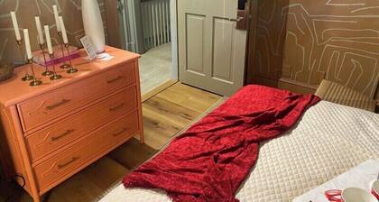 Historic Cornell Inn - Cozy Berkshires Retreat - Lenox, MA - Basic Queen