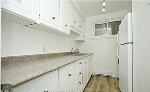 Four à micro-ondes, un four, surface de cuisson, épices